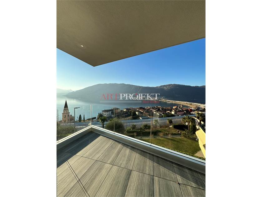 Villa avec Vue Panoramique Imprenable à Bissone / ARTPROJEKT