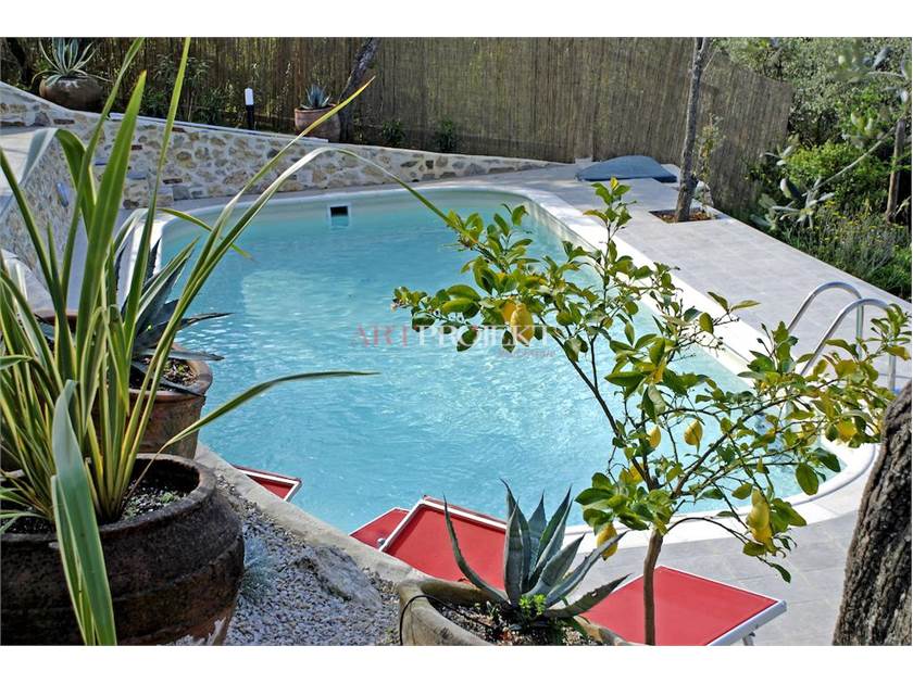 Rustico Toscano con piscina in vendita a Camaiore / ARTPROJEKT