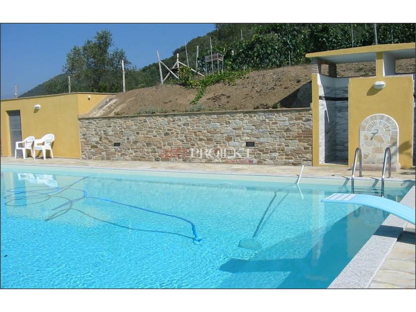 Villa with swimming pool and magnificent panoramic / ARTPROJEKT