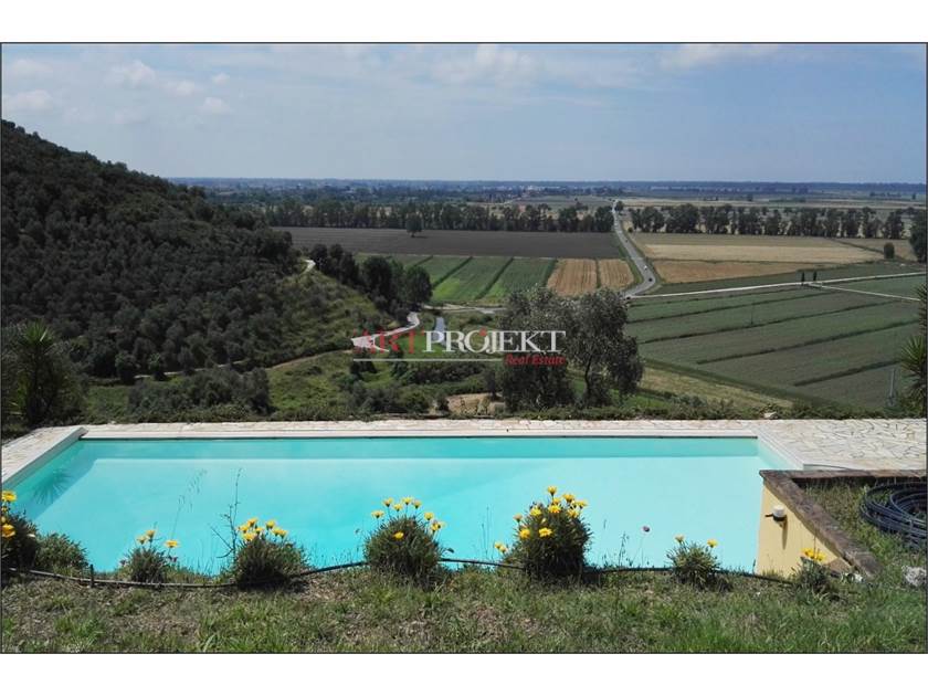 Villa con piscina e magnifica vista panoramica. / ARTPROJEKT