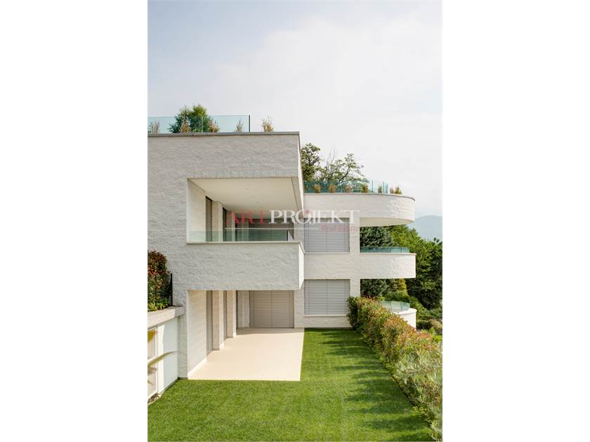 Appartamento con magnifica vista lago e montagne / ArtProjekt SA