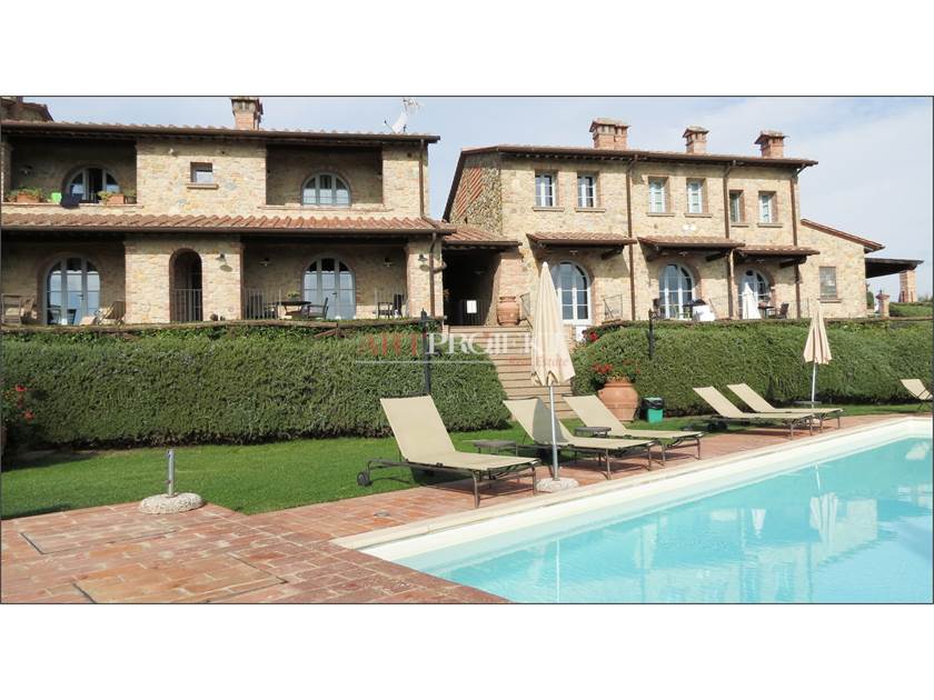 Appartamento in stile rustico-piscina Chianni-Pisa / ARTPROJEKT