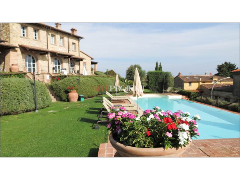 Appartamento in stile rustico-piscina Chianni-Pisa / ARTPROJEKT