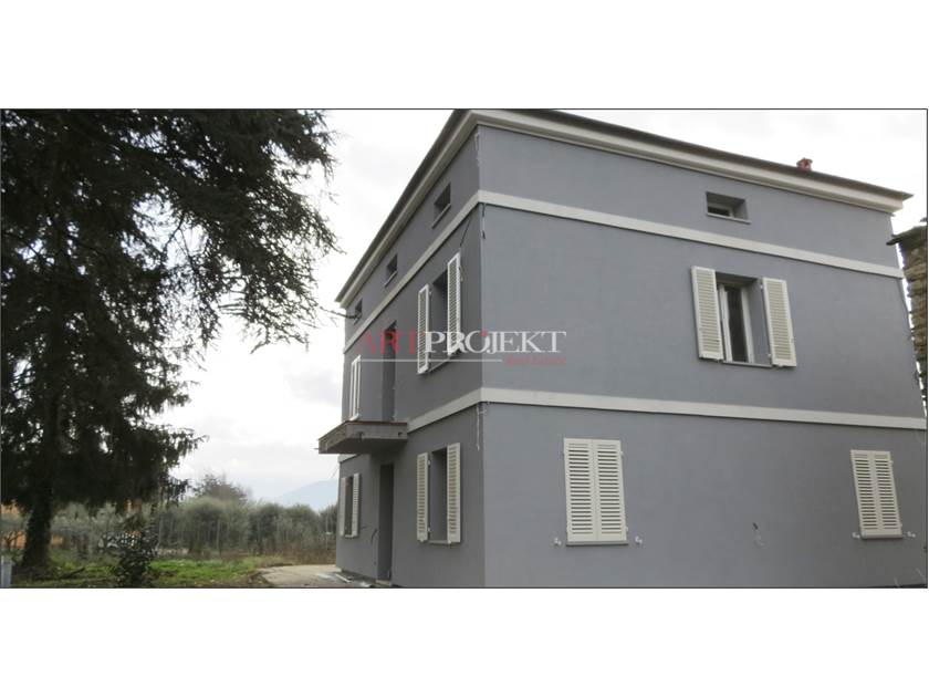 Villa in Vendita A LUCCA - Prezzo: 1.350.000 EUR / ARTPROJEKT