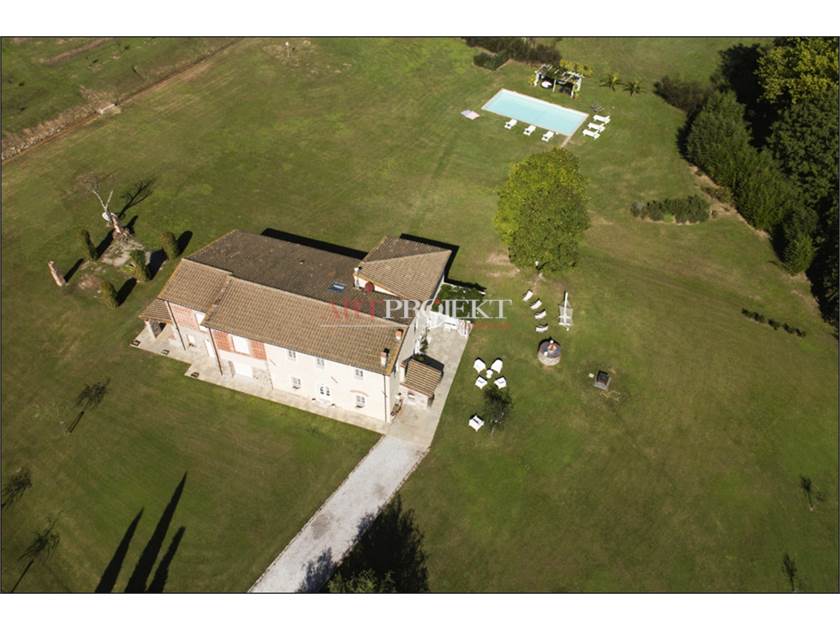 Villa in Vendita A LUCCA - Prezzo: 1.550.000 EUR / ARTPROJEKT