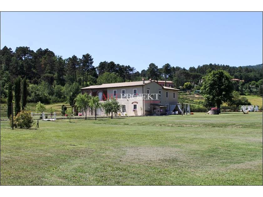 Villa in Vendita A LUCCA - Prezzo: 1.550.000 EUR / ARTPROJEKT