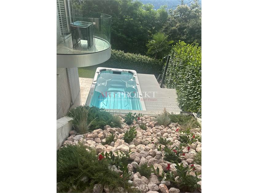 Lugano – Prestigiosa villa con vista lago e raffinati spazi esterni / ArtProjekt SA