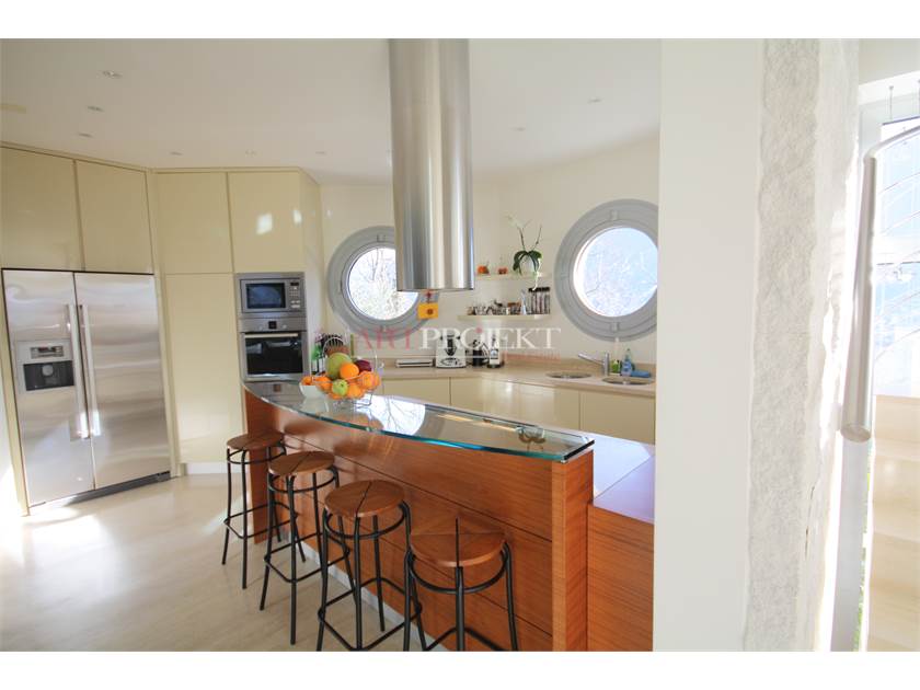 Lugano – Prestigiosa villa con vista lago e raffinati spazi esterni / ArtProjekt SA