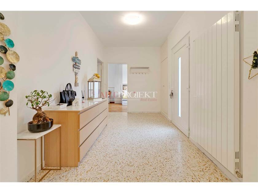 Casa indipendente con giardino a 150 m dal lago / ARTPROJEKT
