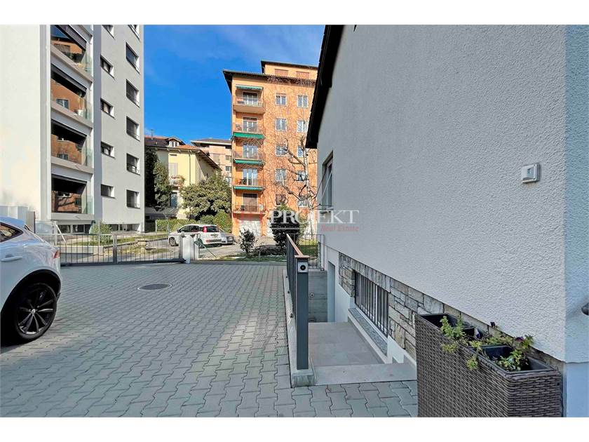 Casa indipendente con giardino a 150 m dal lago / ARTPROJEKT