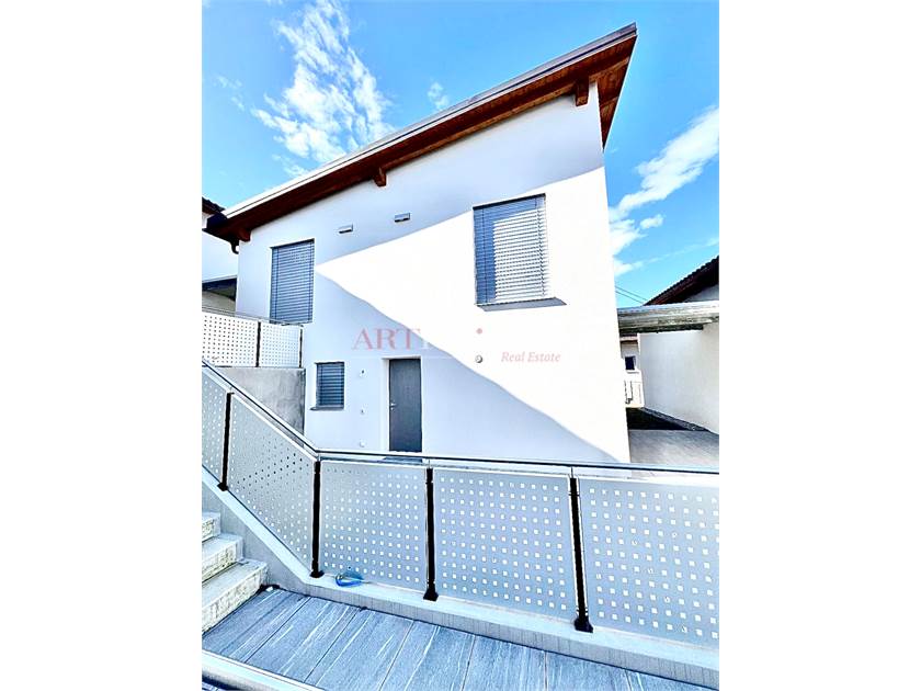 4.5-Zimmer-Villa im Grünen – Sant’Antonino / ARTPROJEKT