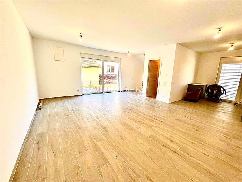 4.5-Zimmer-Villa im Grünen – Sant’Antonino / ARTPROJEKT