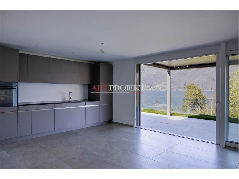 2.5 Locali con Giardino e Vista Lago / ARTPROJEKT