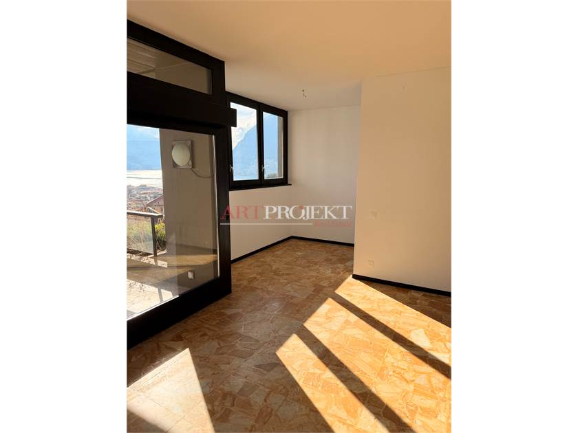 3.5 -room apartment with panoramic lake view / ArtProjekt SA