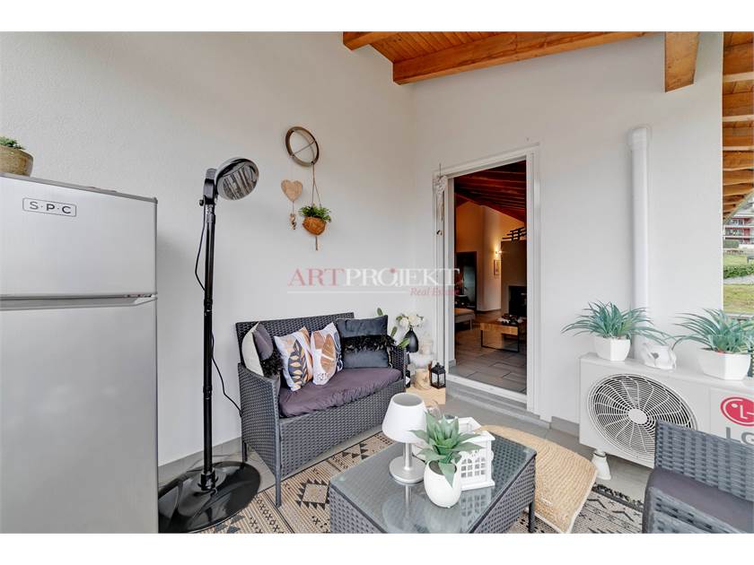 LUMINOSO ATTICO DI 4,5 LOCALI A SANT’ANTONINO / ArtProjekt SA