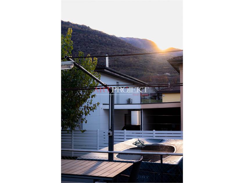 BELLISSIMO APPARTAMENTO CON GIARDINO A SANT'ANTONINO / ArtProjekt SA