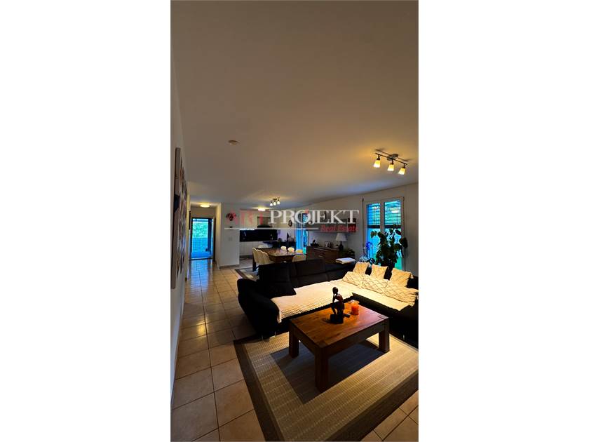 BELLISSIMO APPARTAMENTO CON GIARDINO A SANT'ANTONINO / ArtProjekt SA