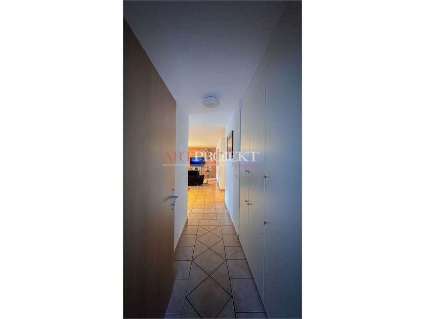 BELLISSIMO APPARTAMENTO CON GIARDINO A SANT'ANTONINO / ArtProjekt SA