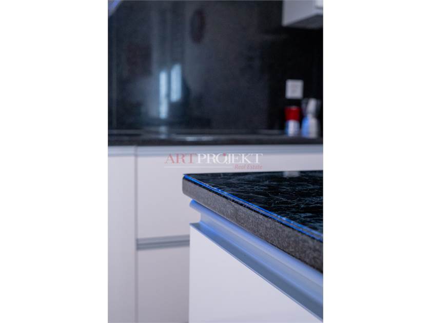 BELLISSIMO APPARTAMENTO CON GIARDINO A SANT'ANTONINO / ArtProjekt SA