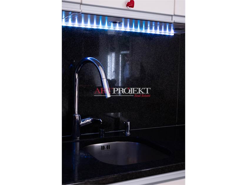 BELLISSIMO APPARTAMENTO CON GIARDINO A SANT'ANTONINO / ArtProjekt SA