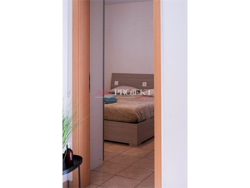 BELLISSIMO APPARTAMENTO CON GIARDINO A SANT'ANTONINO / ArtProjekt SA