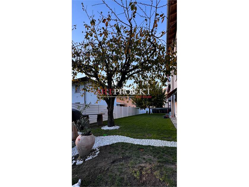 BELLISSIMO APPARTAMENTO CON GIARDINO A SANT'ANTONINO / ArtProjekt SA