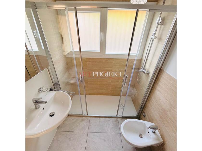 YOUR PARADISE IS HERE – JUST STEPS FROM THE LAKE! / ArtProjekt SA