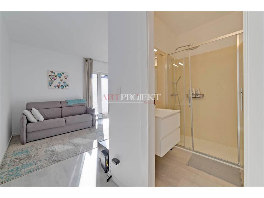 COMODISSIMO 2,5 LOCALI RISTRUTTURATO A LUGANO BESSO / ArtProjekt SA