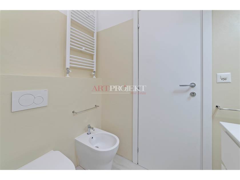 COMODISSIMO 2,5 LOCALI RISTRUTTURATO A LUGANO BESSO / ArtProjekt SA