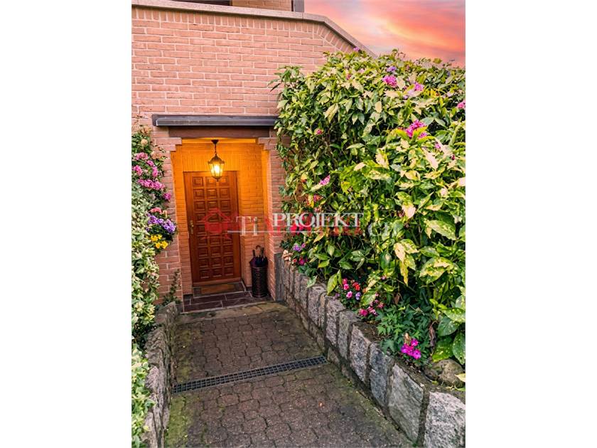 BELLISSIMO APPARTAMENTO CON VISTA PANORAMICA A SAVOSA / ArtProjekt SA