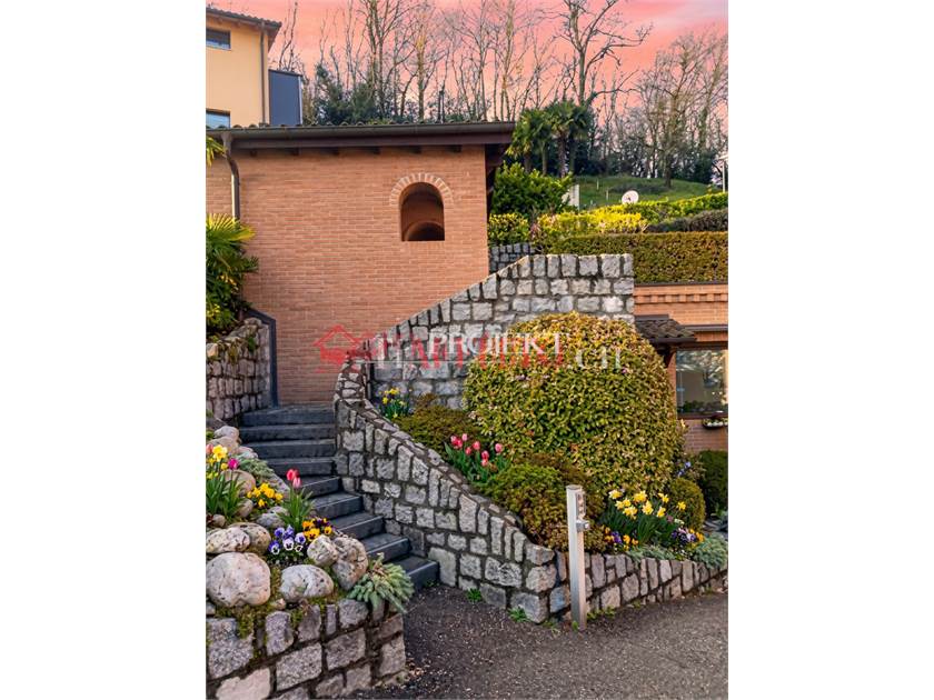 BELLISSIMO APPARTAMENTO CON VISTA PANORAMICA A SAVOSA / ArtProjekt SA