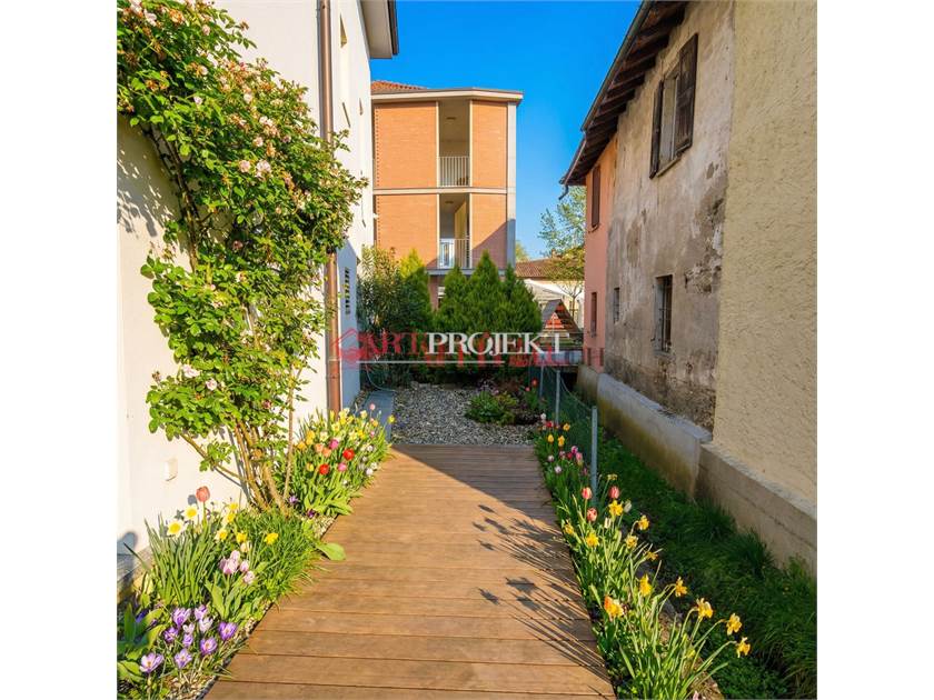 3.5 LOCALI A MAGLIASO A DUE PASSI DAL LAGO / ArtProjekt SA