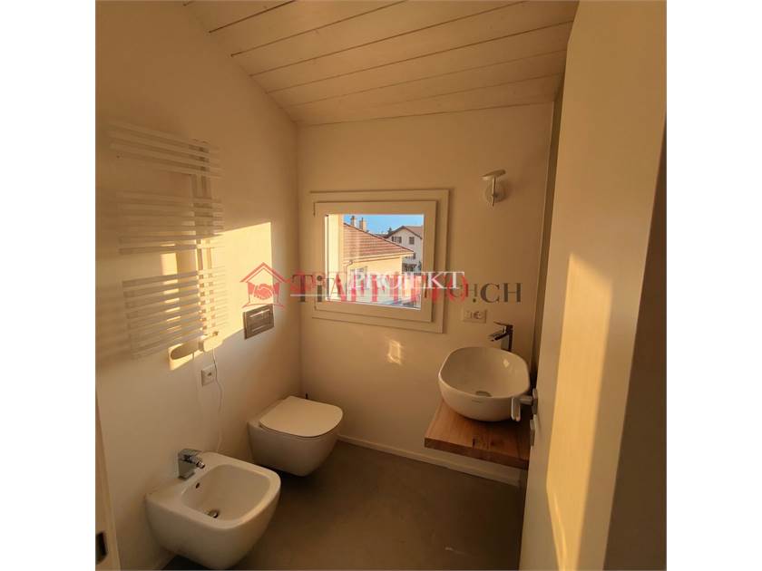 3.5 LOCALI A MAGLIASO A DUE PASSI DAL LAGO / ArtProjekt SA