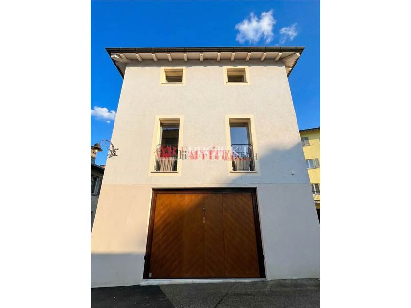 3.5 LOCALI A MAGLIASO A DUE PASSI DAL LAGO / ArtProjekt SA