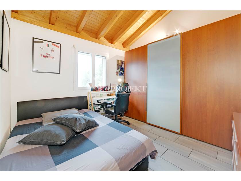 Cozy 4.5-room penthouse in Sant' Antonino / ArtProjekt SA