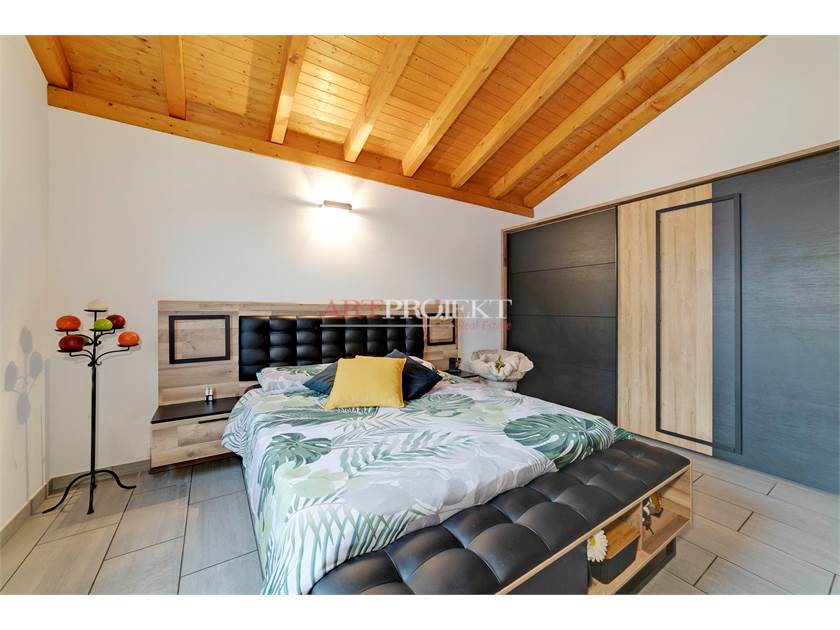 Cozy 4.5-room penthouse in Sant' Antonino / ArtProjekt SA