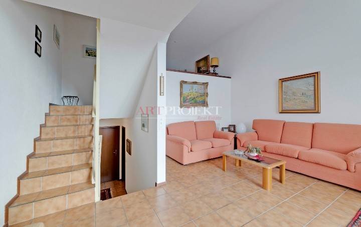 Seseglio (Chiasso) – Villetta a schiera con giardino privato in contesto verde e riservato / ArtProjekt SA