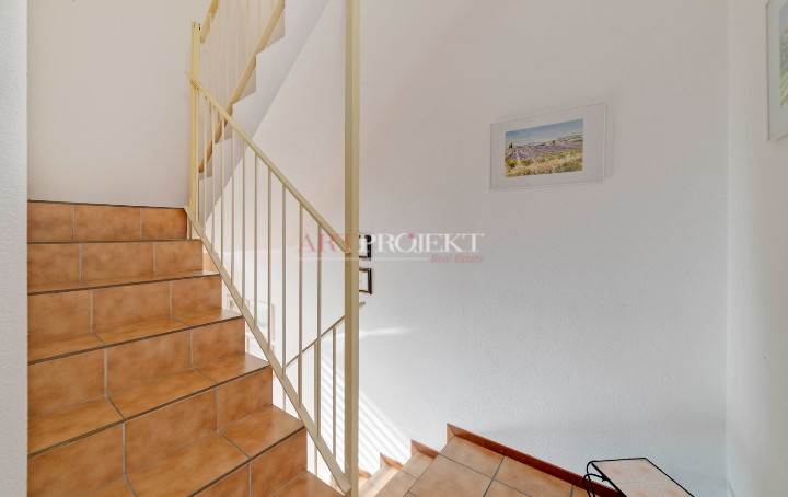 Seseglio (Chiasso) – Villetta a schiera con giardino privato in contesto verde e riservato / ArtProjekt SA