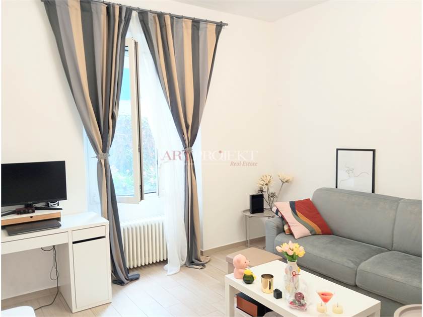 Elegante appartamento completamente arredato nel cuore del centro storico di Mendrisio / ArtProjekt SA