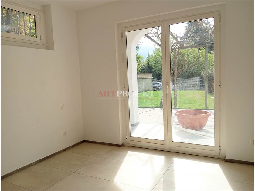 Figino – Elegant 3.5-room apartment with private garden and open view of greenery / ArtProjekt SA