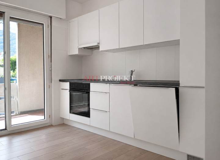 LAMONE – 3.5 LOCALI RISTRUTTURATO CON BALCONE E AUTORIMESSA / ArtProjekt SA