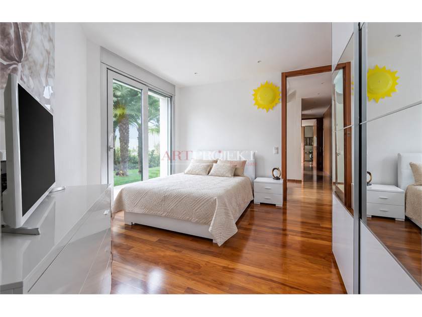 Lugano – Prestigiosa villa con vista lago e raffinati spazi esterni / ArtProjekt SA