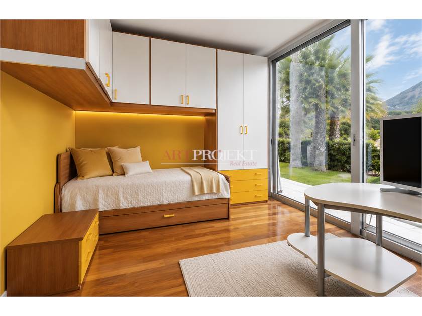Lugano – Prestigiosa villa con vista lago e raffinati spazi esterni / ArtProjekt SA