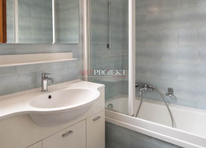 Comano – Elegante appartamento 2.5 locali con piscina e vista panoramica / ArtProjekt SA