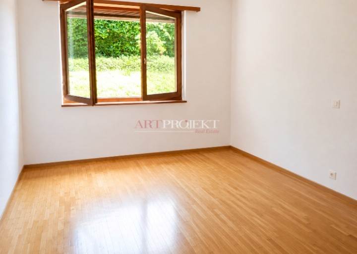 Comano – Elegante appartamento 2.5 locali con piscina e vista panoramica / ArtProjekt SA