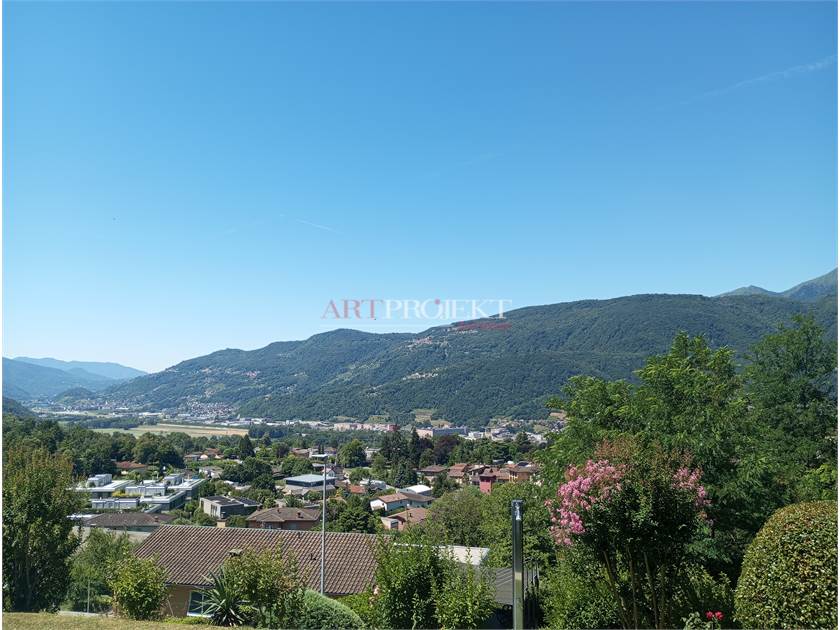 Comano – Elegante appartamento 2.5 locali con piscina e vista panoramica / ArtProjekt SA