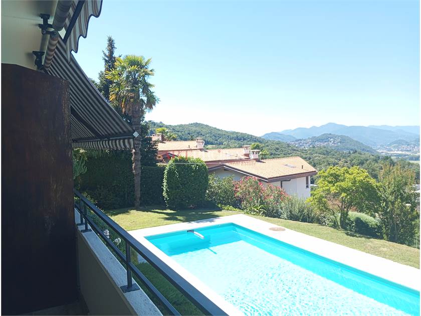 Comano – Elegante appartamento 2.5 locali con piscina e vista panoramica / ArtProjekt SA