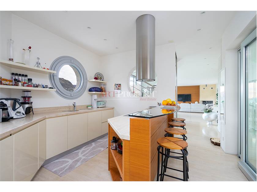 Lugano – Prestigiosa villa con vista lago e raffinati spazi esterni / ArtProjekt SA