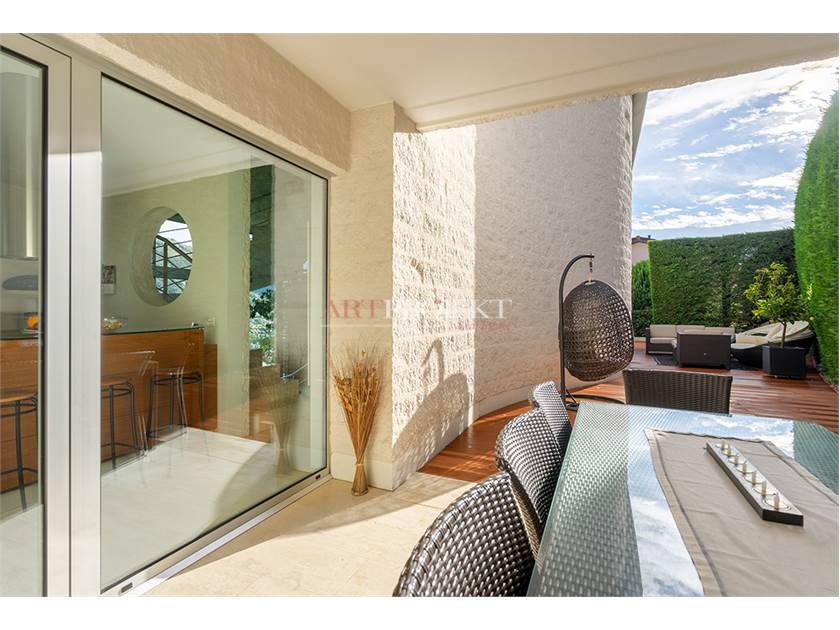 Lugano – Prestigiosa villa con vista lago e raffinati spazi esterni / ArtProjekt SA