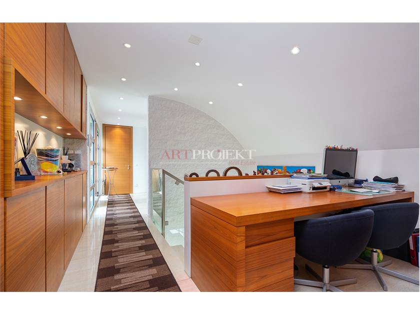 Lugano – Prestigiosa villa con vista lago e raffinati spazi esterni / ArtProjekt SA